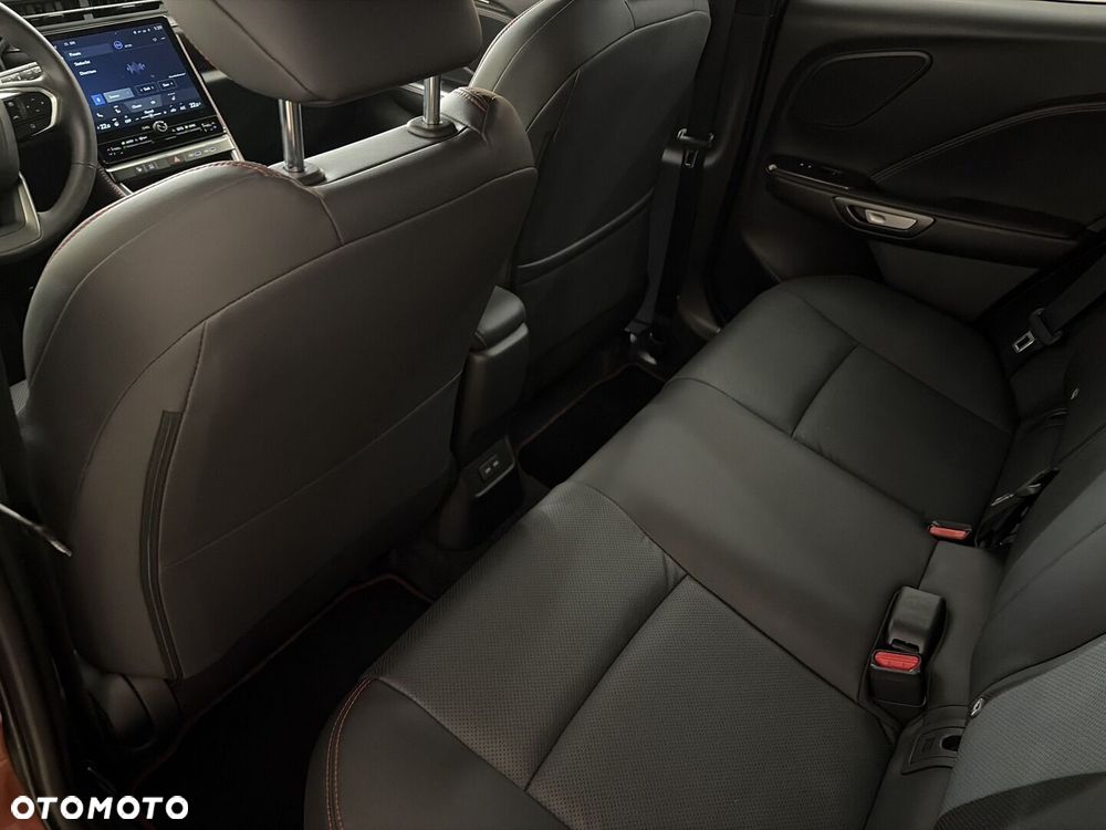 Lexus LBX 1.5 Hybrid Emotion - 12