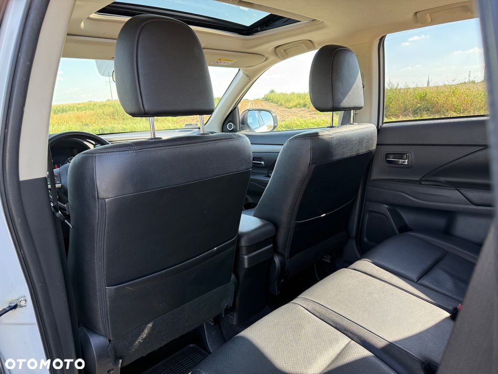Mitsubishi Outlander 2.2 DID Instyle Navi - 17