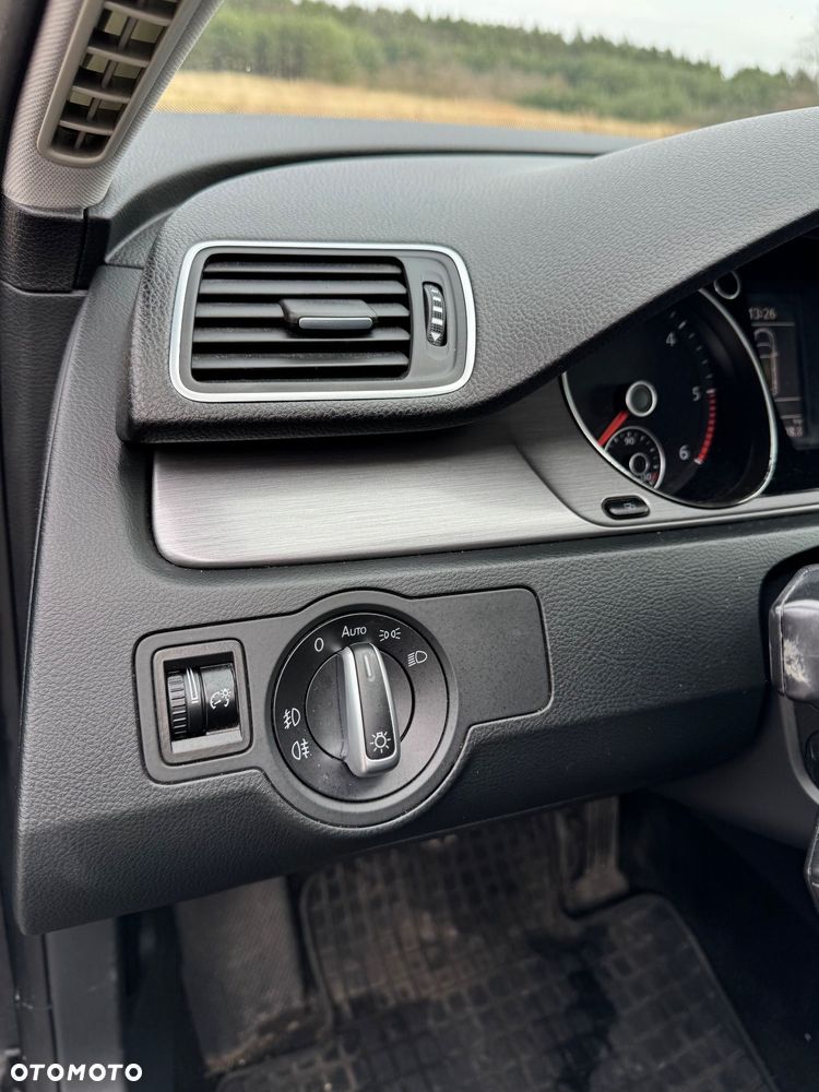Volkswagen Passat 2.0 TDI Comfortline - 8