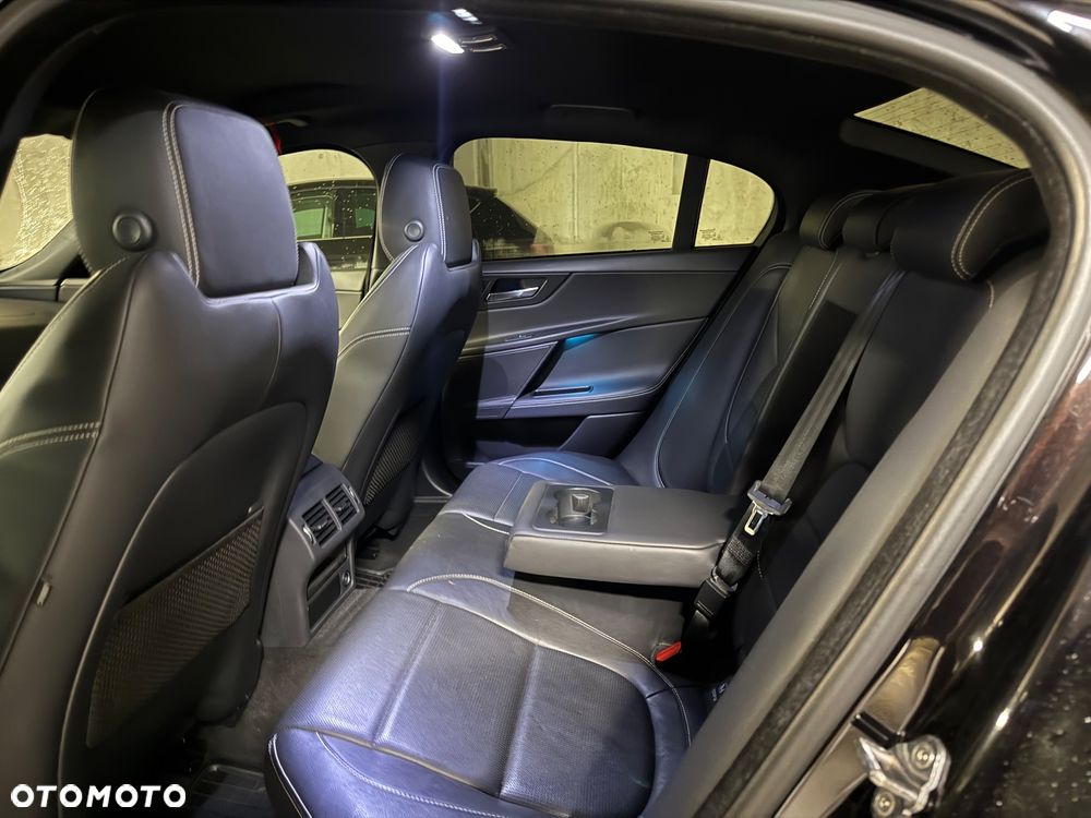 Jaguar XE - 17