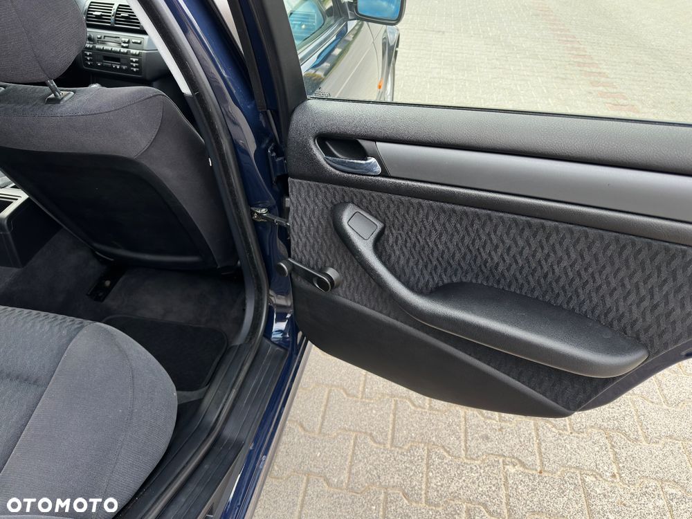 BMW Seria 3 320d - 25