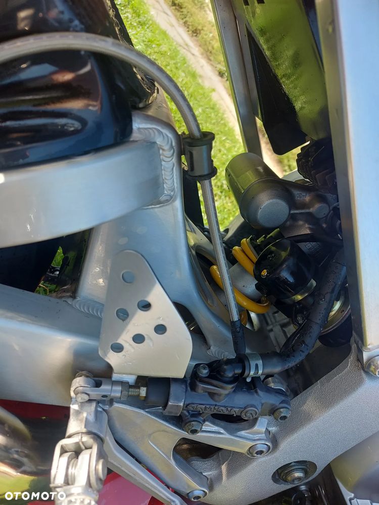 Yamaha R6 - 12