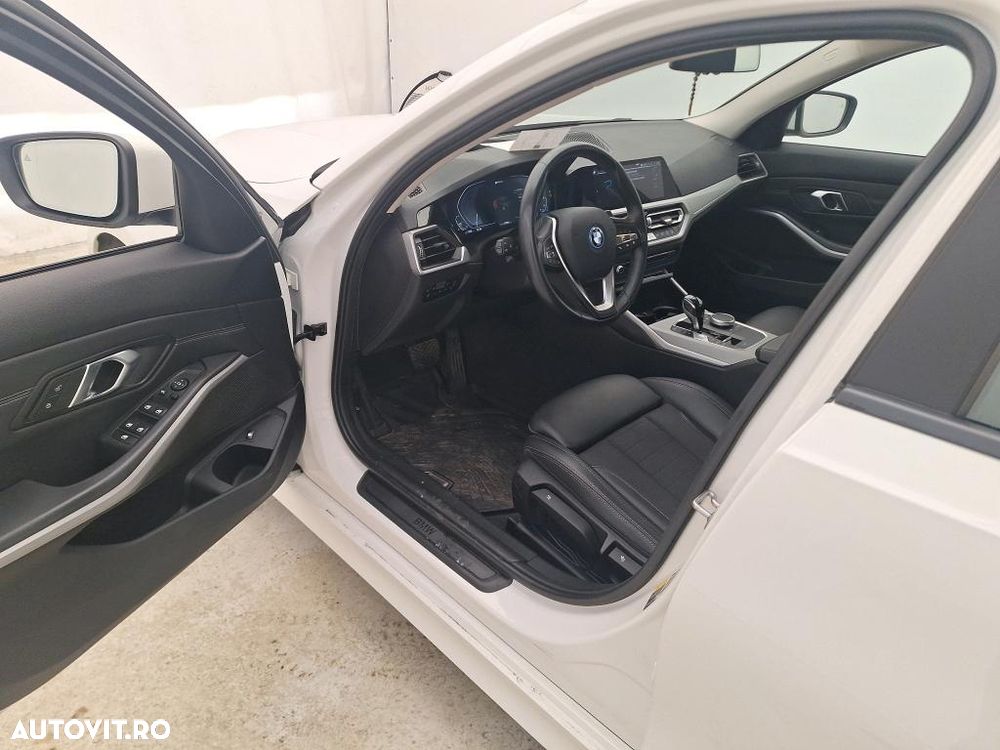 BMW Seria 3 330e xDrive Aut. Sport Line - 8