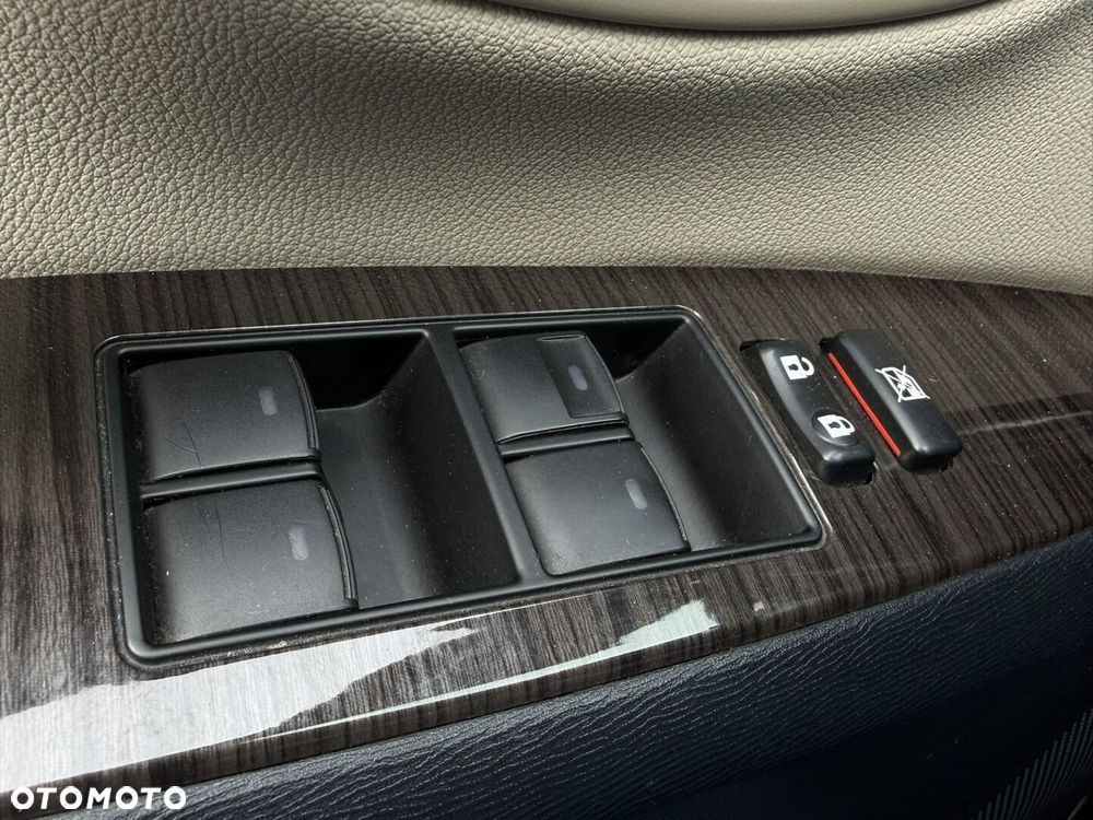 Toyota Avensis 2.0 D-4D Premium - 20