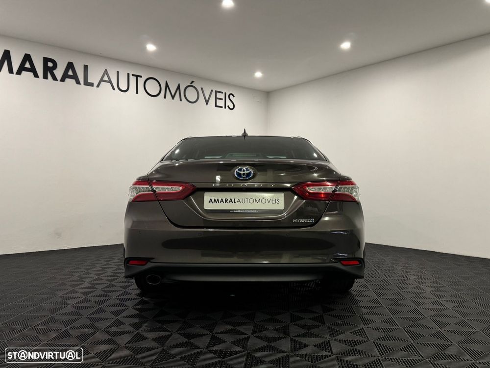Toyota Camry 2.5 Hybrid Luxury - 5