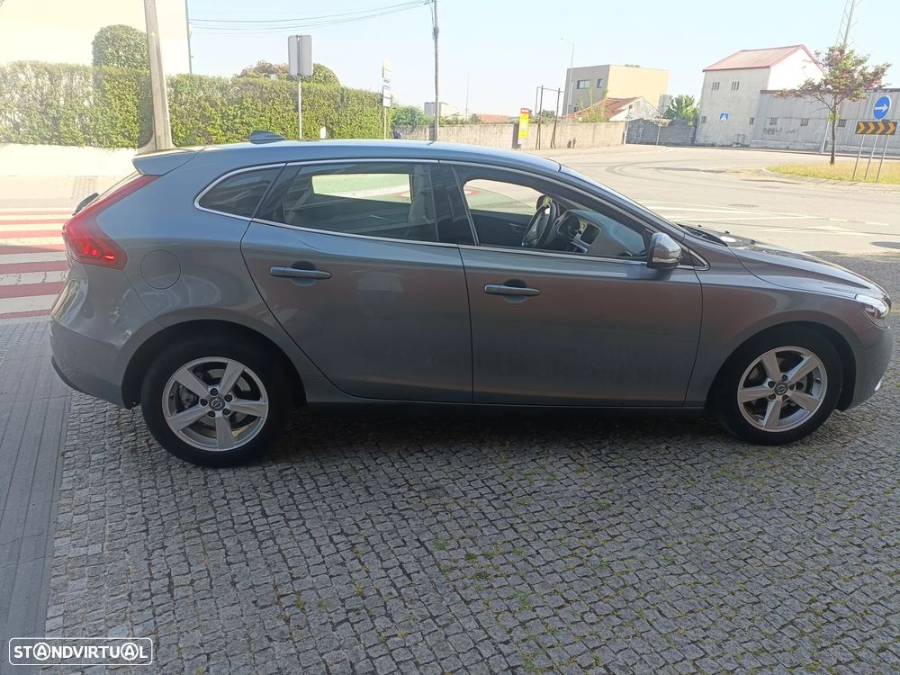 Volvo V40 1.6 D2 Eco Momentum — fotografia 4