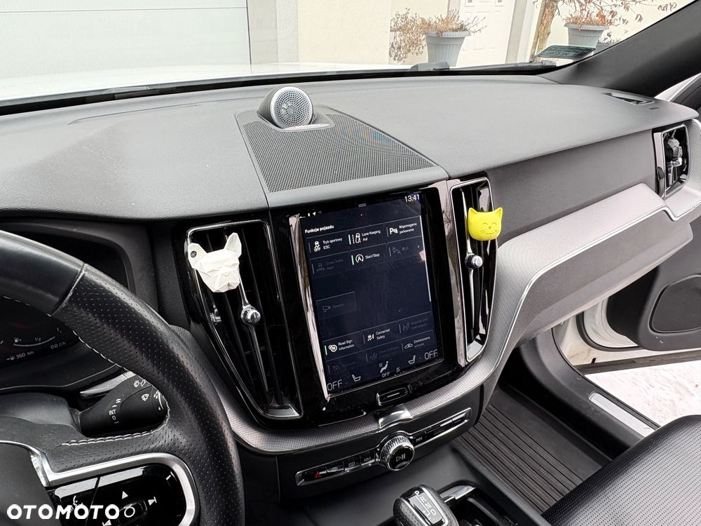 Volvo XC 60 T5 AWD R-Design - 9