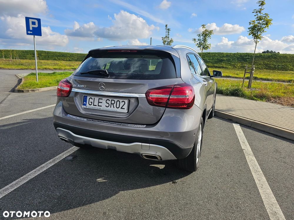 Mercedes-Benz GLA 180 7G-DCT - 5