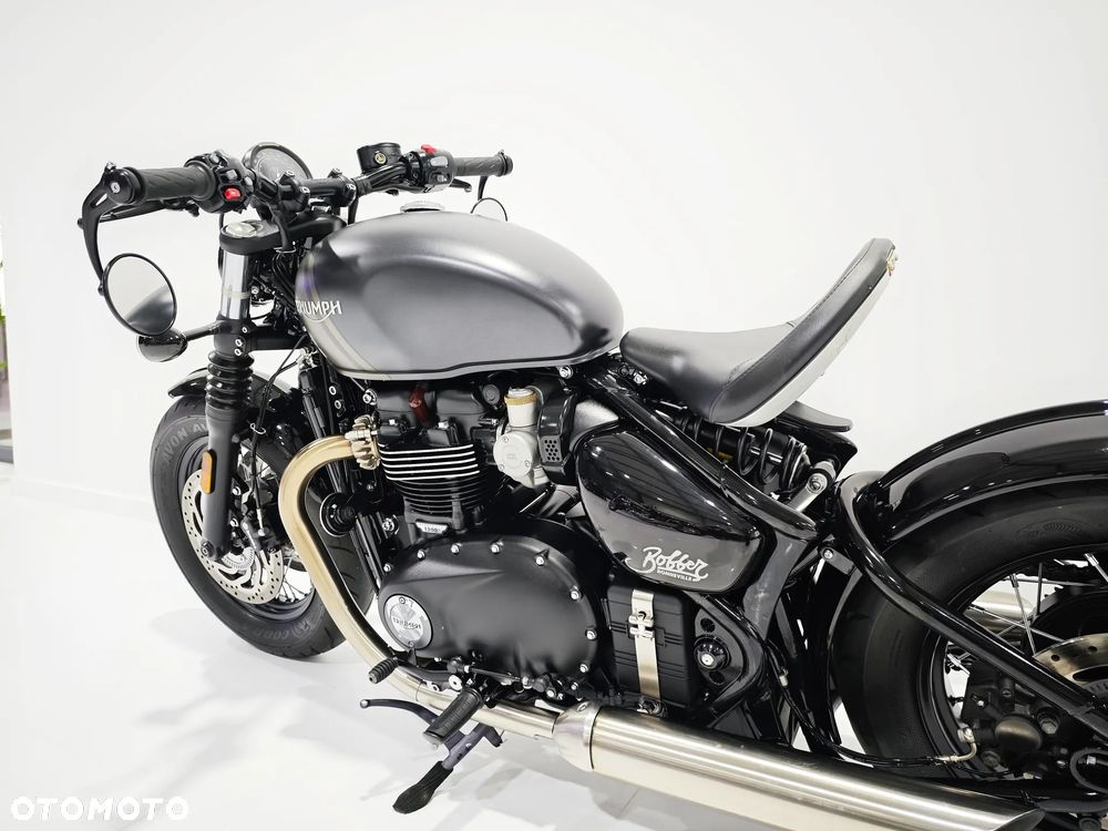 Triumph Bonneville Bobber - 20