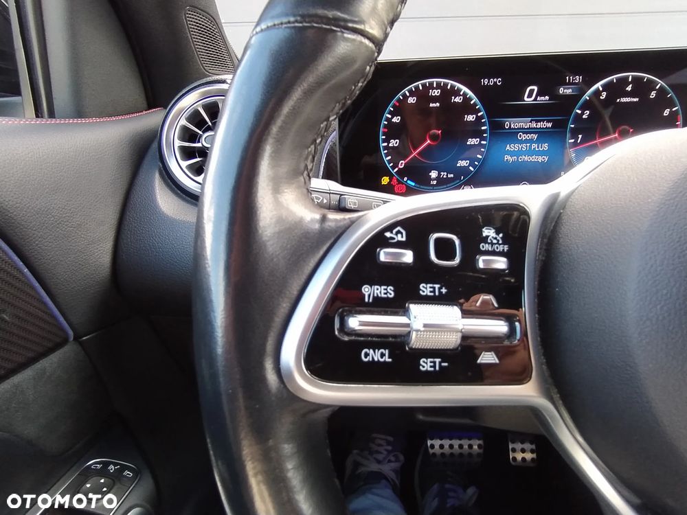 Mercedes-Benz GLB 250 4-Matic AMG Line 8G-DCT - 29