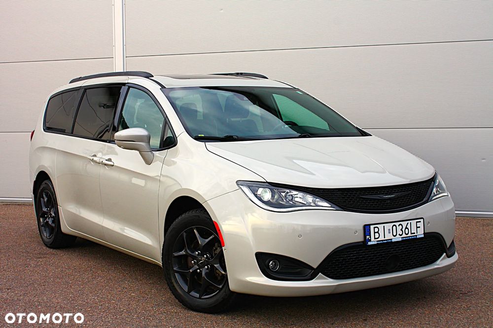 Chrysler Pacifica - 8
