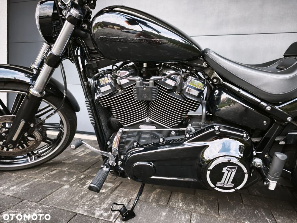 Harley-Davidson Softail Breakout - 25