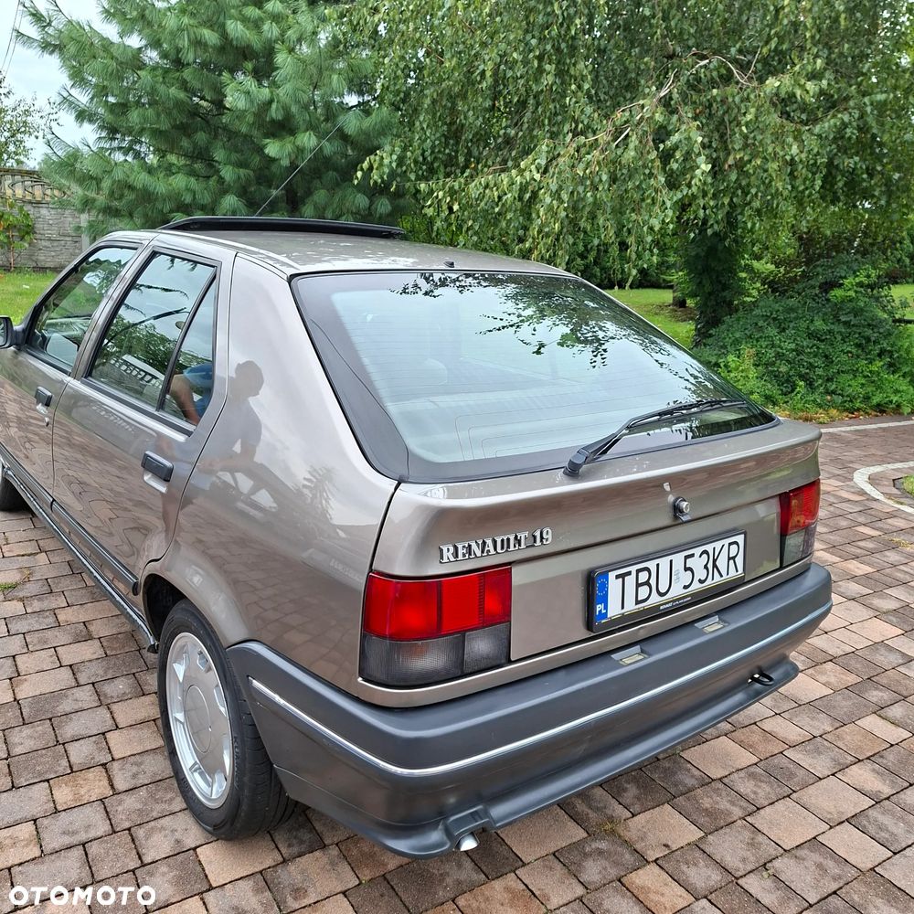 Renault 19 1.8 RN - 9