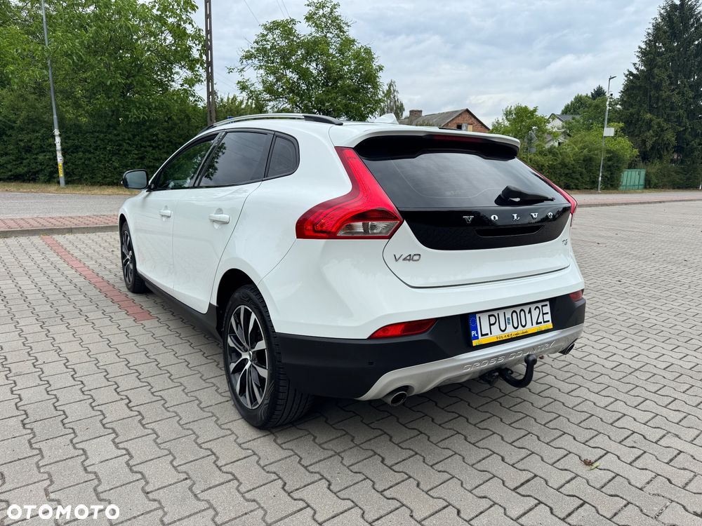 Volvo V40 Cross Country T3 Drive-E Dynamic Edition - 3