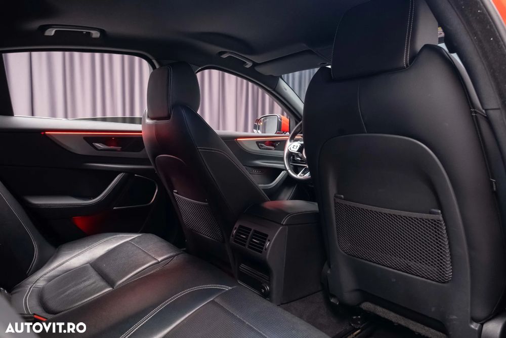 Jaguar XE 2.0 AWD Portfolio - 38