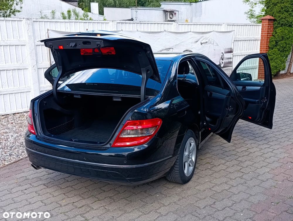 Mercedes-Benz Klasa C 180 CGI Automatik BlueEFFICIENCY Avantgarde - 8