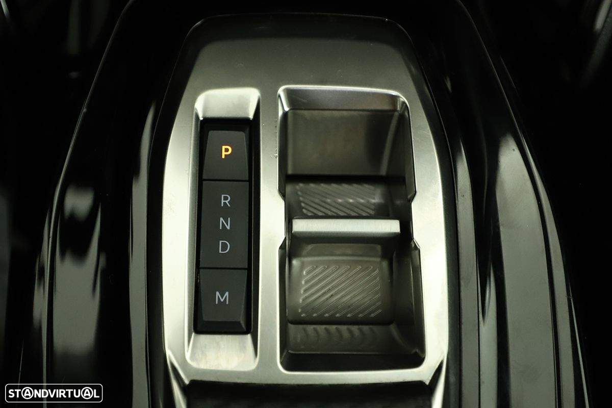 Peugeot 2008 1.2 PureTech GT EAT8 - 14