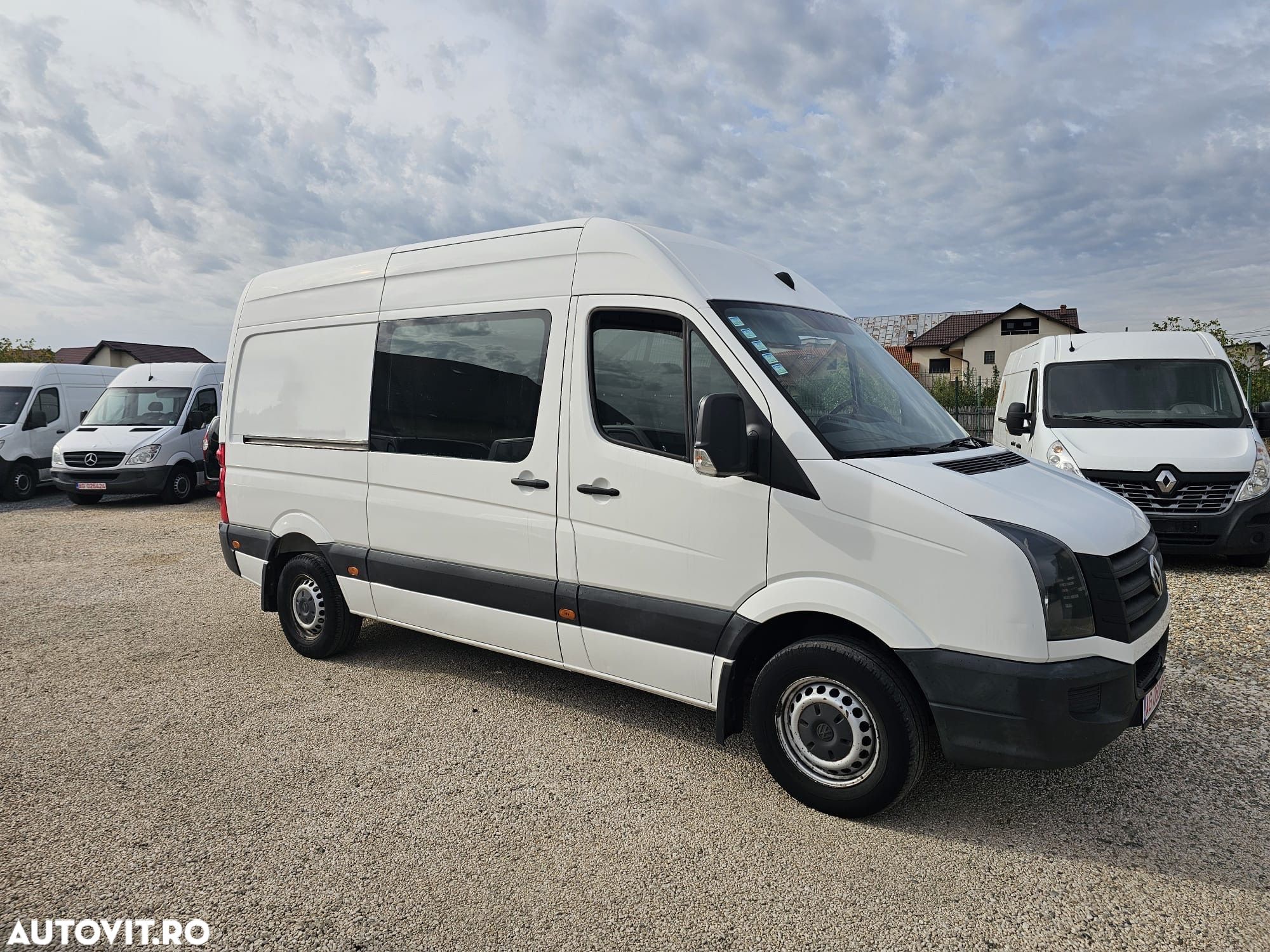 Volkswagen Crafter 2.0 TDI - model MEDIU - doua usi laterale - 1