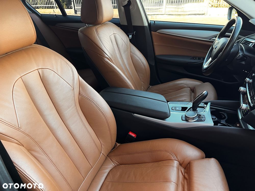 BMW Seria 5 530d Sport Line - 34