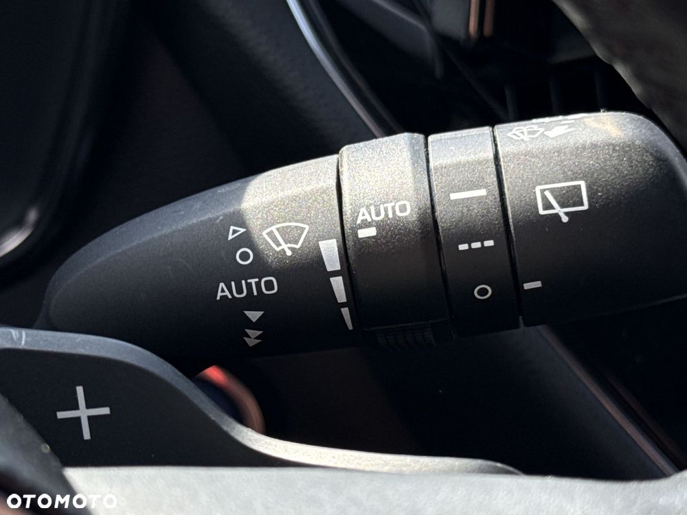Toyota Corolla 2.0 Hybrid Comfort - 20