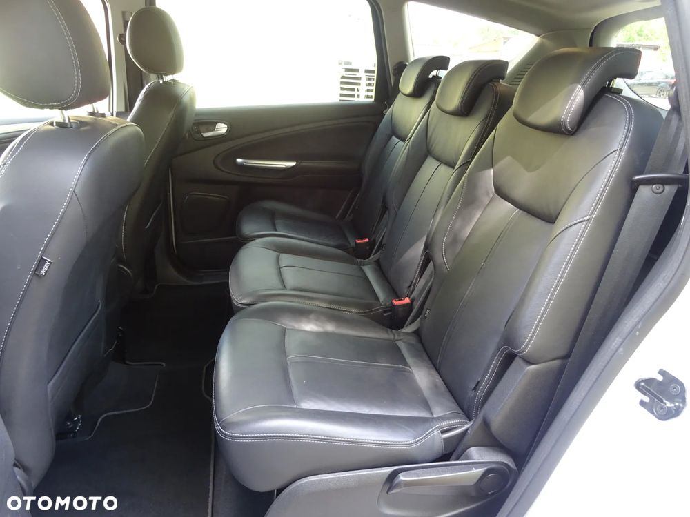 Ford S-Max - 17