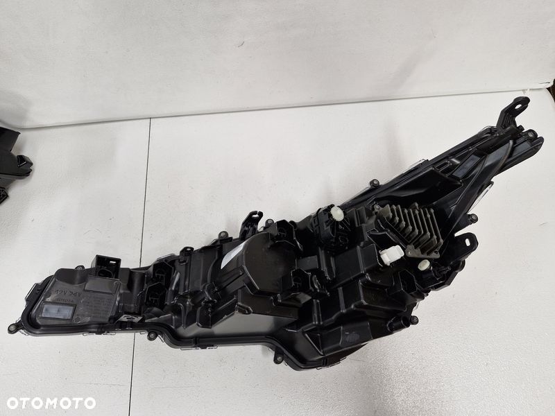 TOYOTA COROLLA E21 LIFT LAMPA REFLEKTOR PRAWY PRZÓD EU LED 81110-02X10 - 5