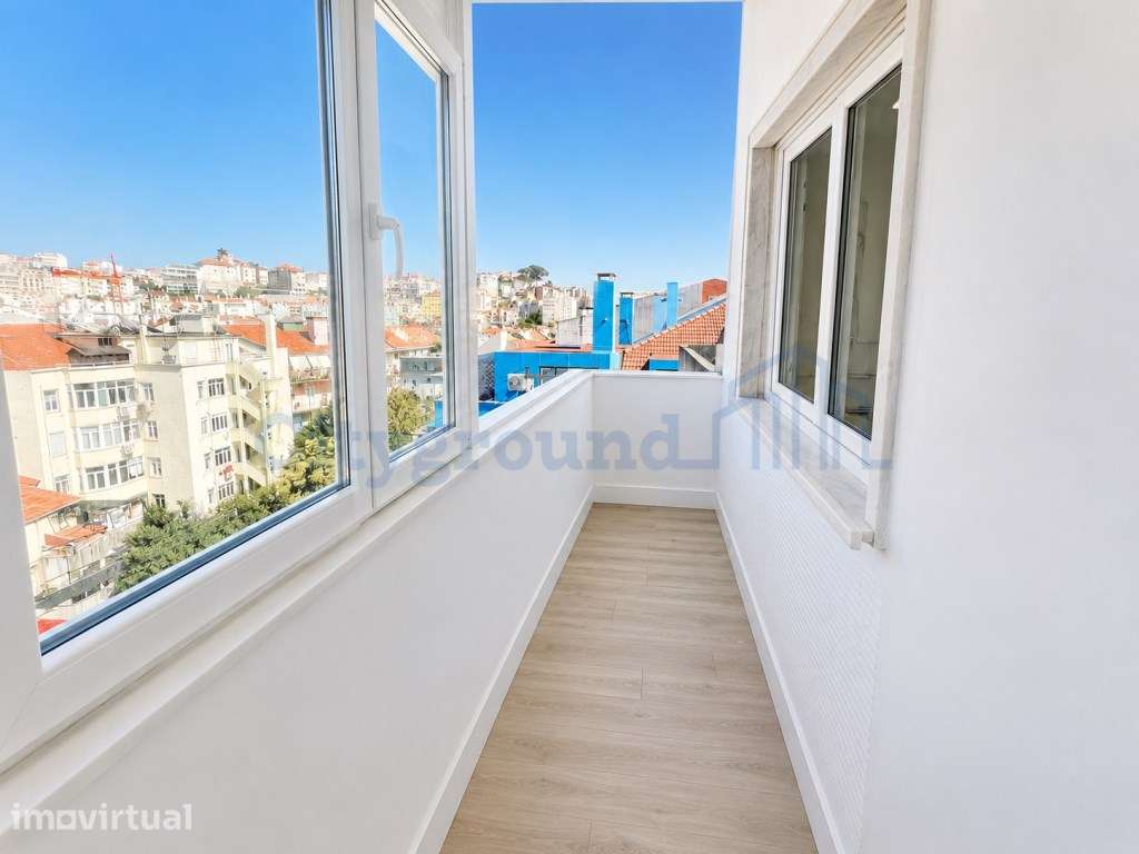 T3 Recuperado com varanda e vista deslumbrante sobre Lisboa, com el... - Grande imagem: 4/17
