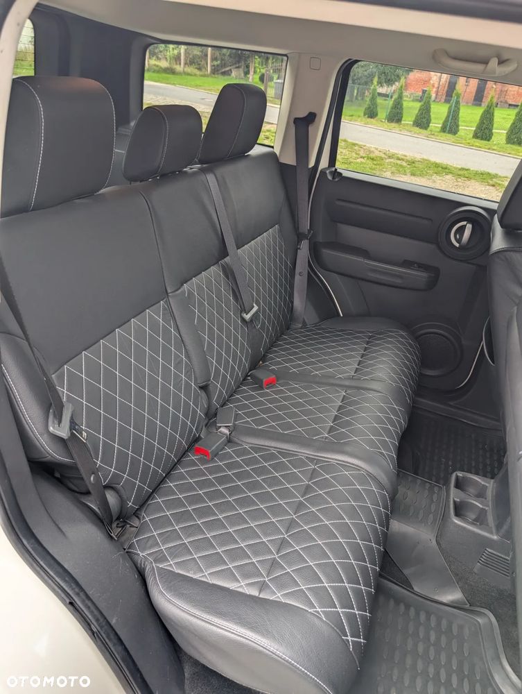 Dodge Nitro - 24