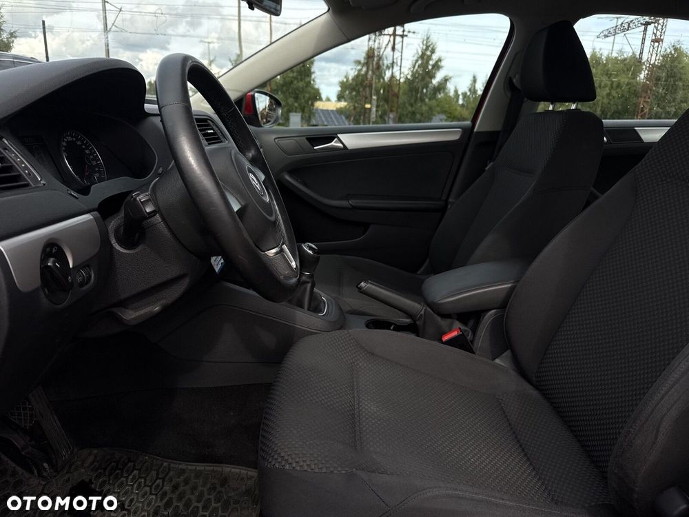 Volkswagen Jetta 1.6 TDI Trendline - 11