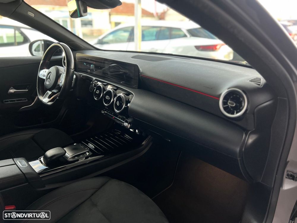 Mercedes-Benz A 250 Limousine e AMG Line - 21
