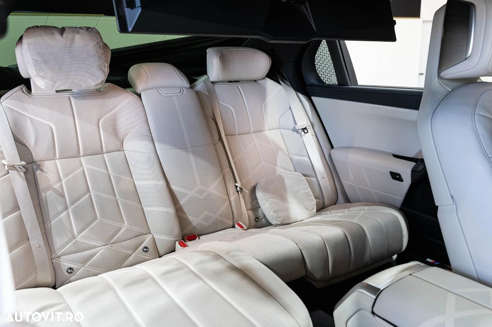 BMW Seria 7 740d xDrive MHEV - 30