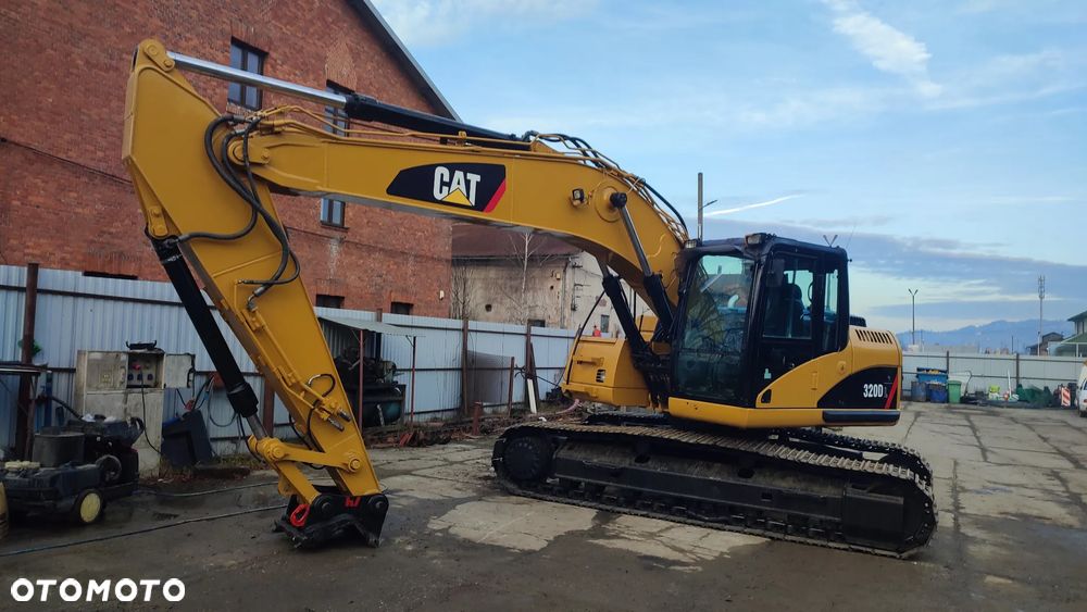 Caterpillar 320DL - 1