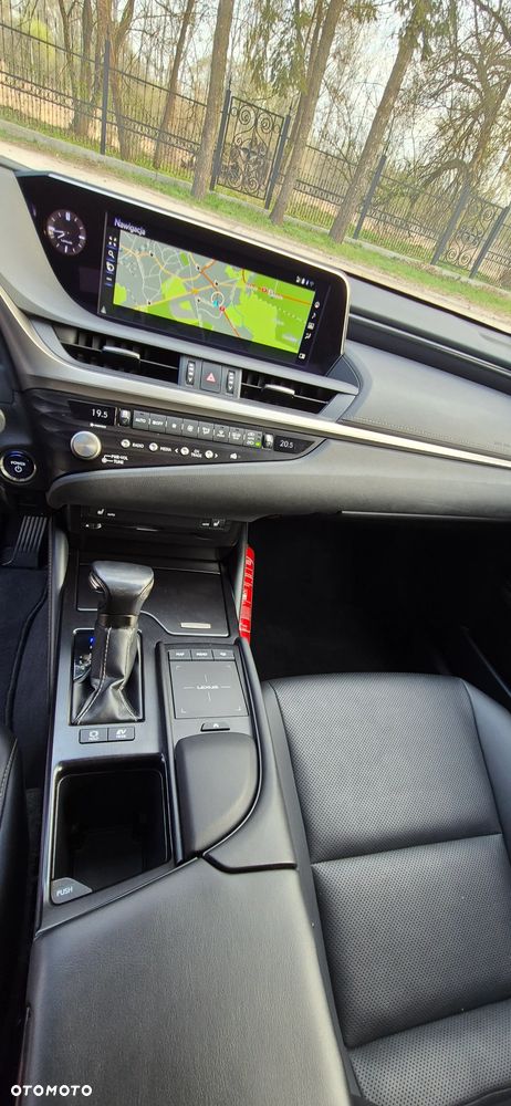 Lexus ES 300h Style Edition - 10