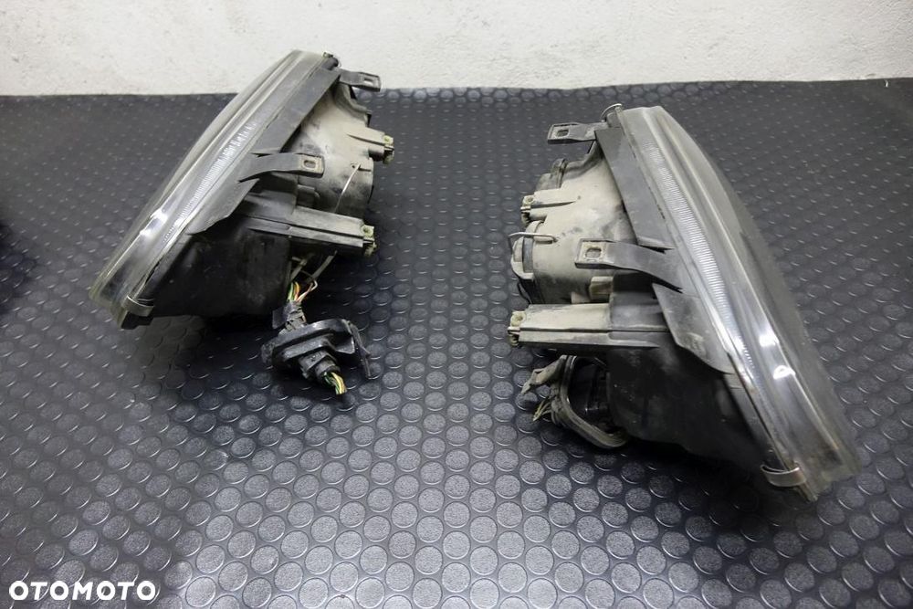 REFLEKTOR 2 SZT KPL EU LAMPY L+P HELLA OE VW GOLF IV 4 32424323 - 4