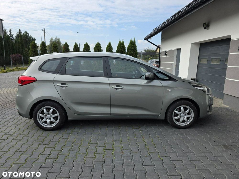 Kia Carens - 4