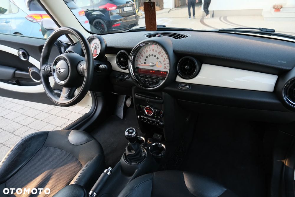MINI Cooper Standard - 32