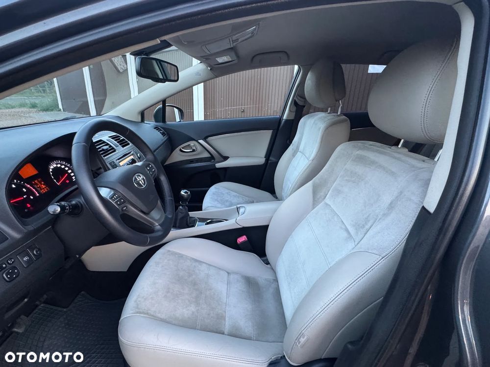 Toyota Avensis - 18