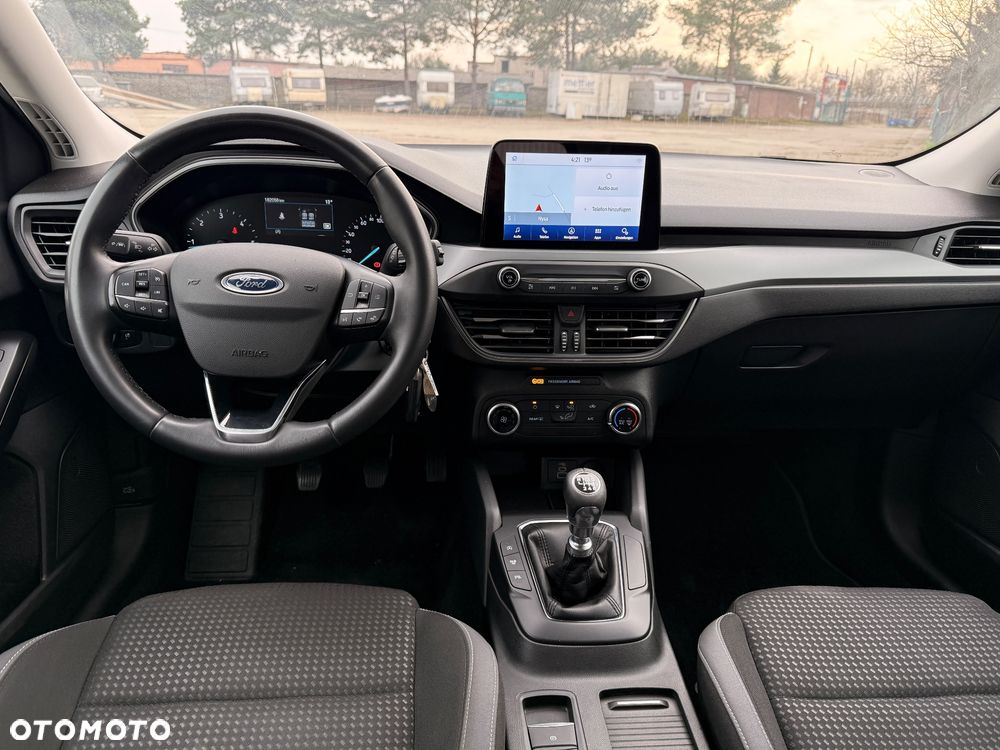Ford Focus ver-1-5-ecoblue-start--stopp--system-titanium - 4