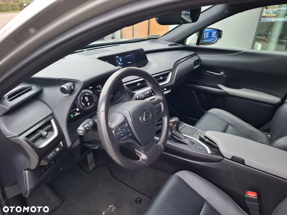 Lexus UX - 5