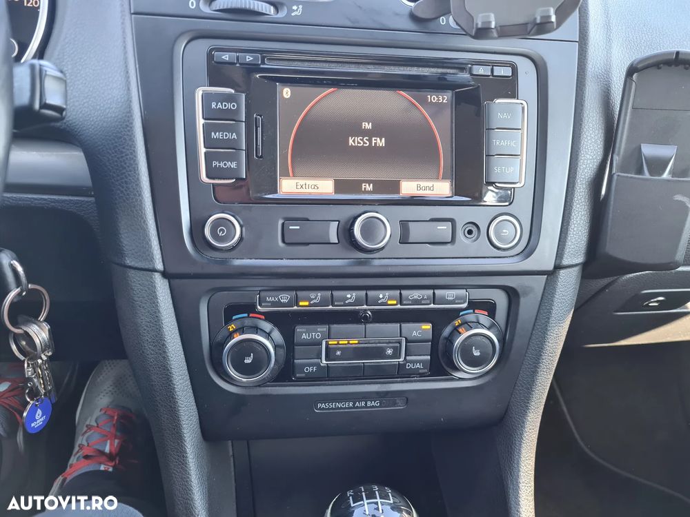 Volkswagen Golf 1.6 TDI DPF BlueMotion - 11