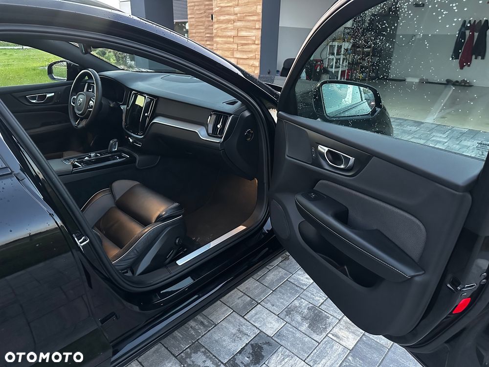 Volvo V60 T6 AWD Recharge Geartronic RDesign - 35