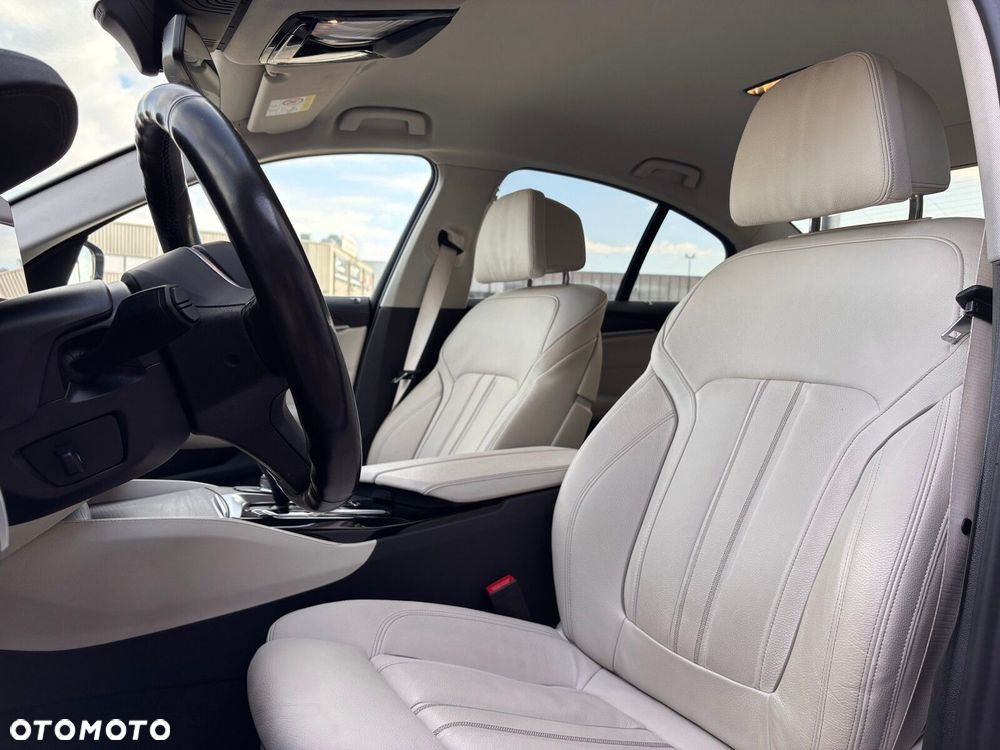 BMW Seria 5 518d Luxury Line - 13