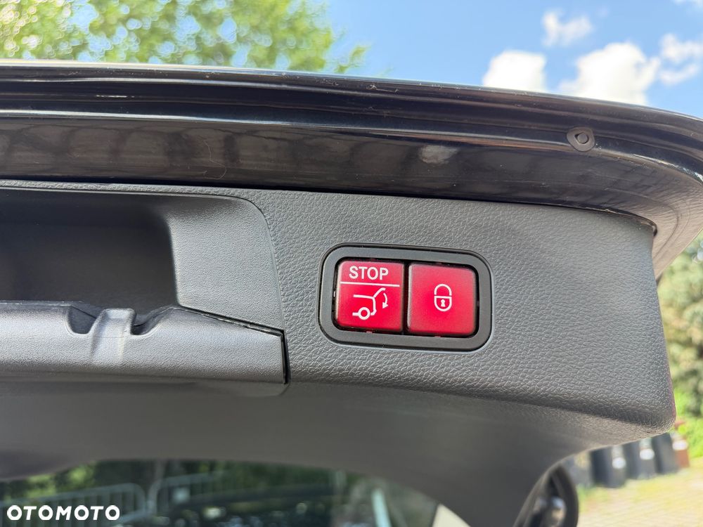 Mercedes-Benz Klasa C 300 d 4MATIC 9G-TRONIC - 19