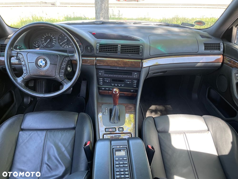 BMW Seria 7 740i - 26