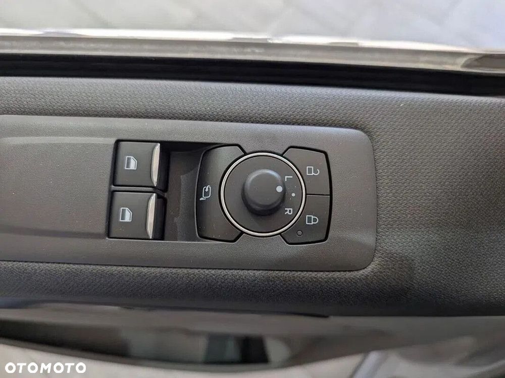 Ford Tourneo Custom - 9