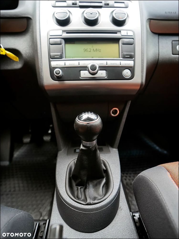 Volkswagen Touran - 27