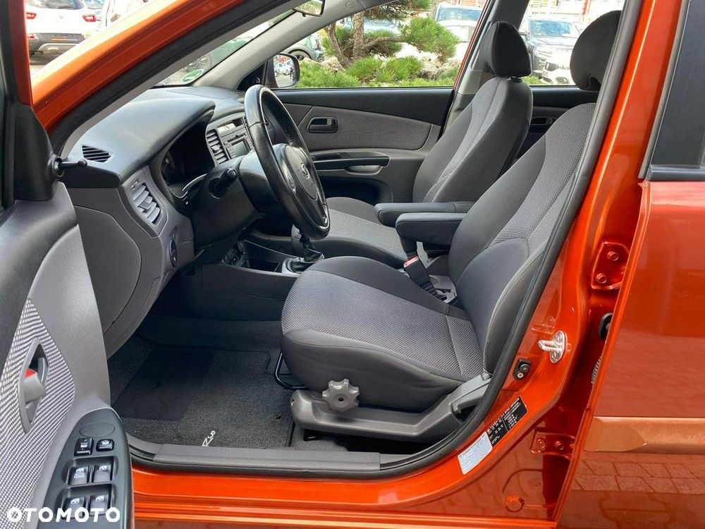 Kia Rio - 7