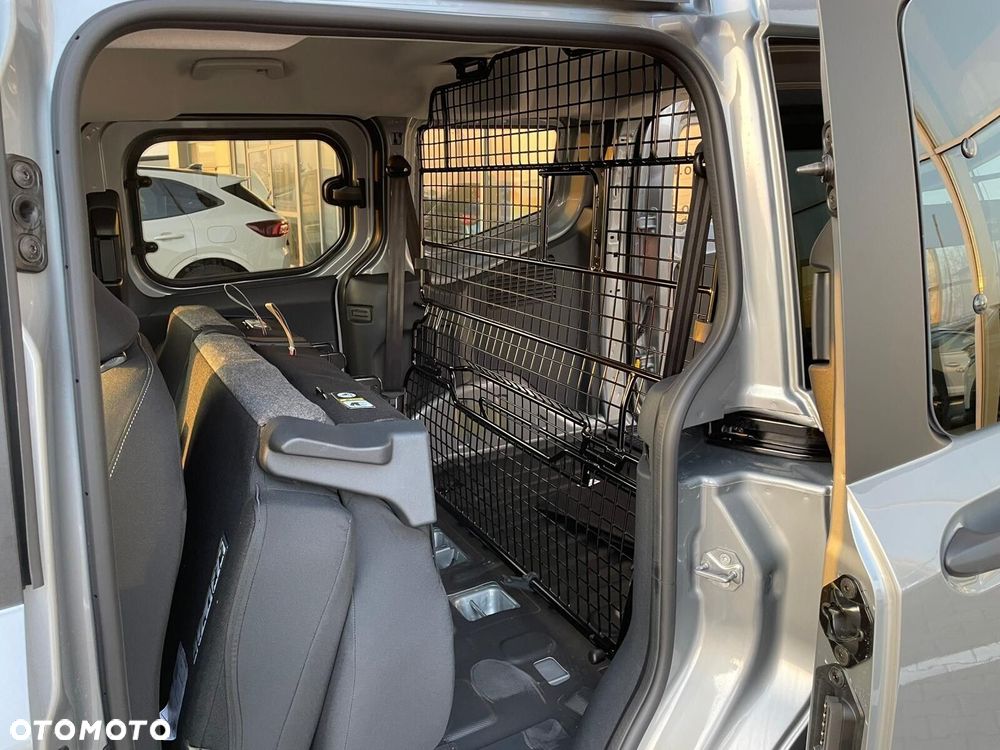 Ford Transit Courier - 25
