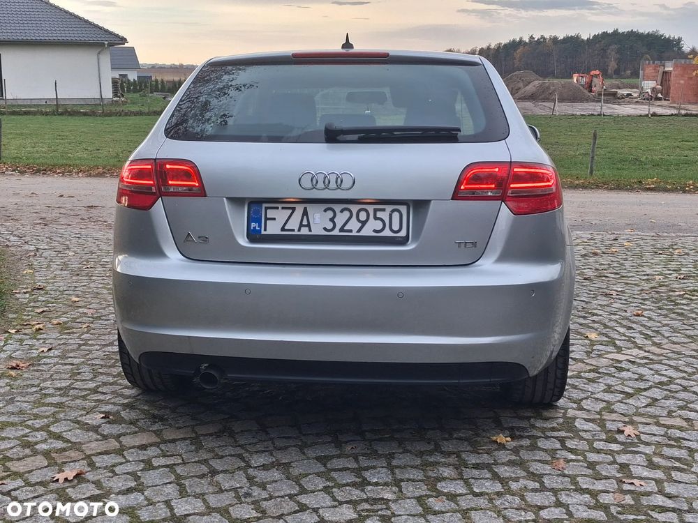 Audi A3 Sportback 2.0 TDI DPF (DSG) S tronic Ambiente - 4