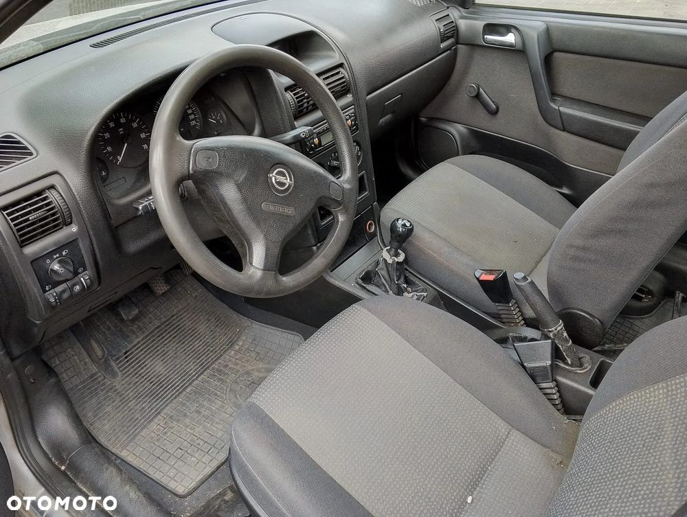Opel Astra G (04r.) 2.0 HDI 89KM. Silnik Z14XE Skrzynia MG4 lakier 163 / 4AU / GBJ - SILVER LIGHTNING.Cały na części. GWARANCJA !!!  Przód Tył Zestaw Komplet Drzwi Klapa Zderzak Błotnik Maska Grill Atrapa Szyba Pas Lampa Lusterko Boczki Fotel Kanapa Kokpit Deska Rozdzielcza Przełącznik Włącznik Sterownik Przewody Wiązka Instalacja Moduł Komputer Czujnik Listwa Pompa Alternator Wtryski Głowica Rozrusznik Kompresor Sprzęgło Dwumas Silnik Skrzynia ABS Klimatyzacji Paliwa Wspomagania Kolektor Turbina Przepustnica Zawór Chłodnica Koło Hak Belka Sanki Zawieszenie Mcpherson Półoś Amortyzator Wydech Tłumik Zacisk Most - 8